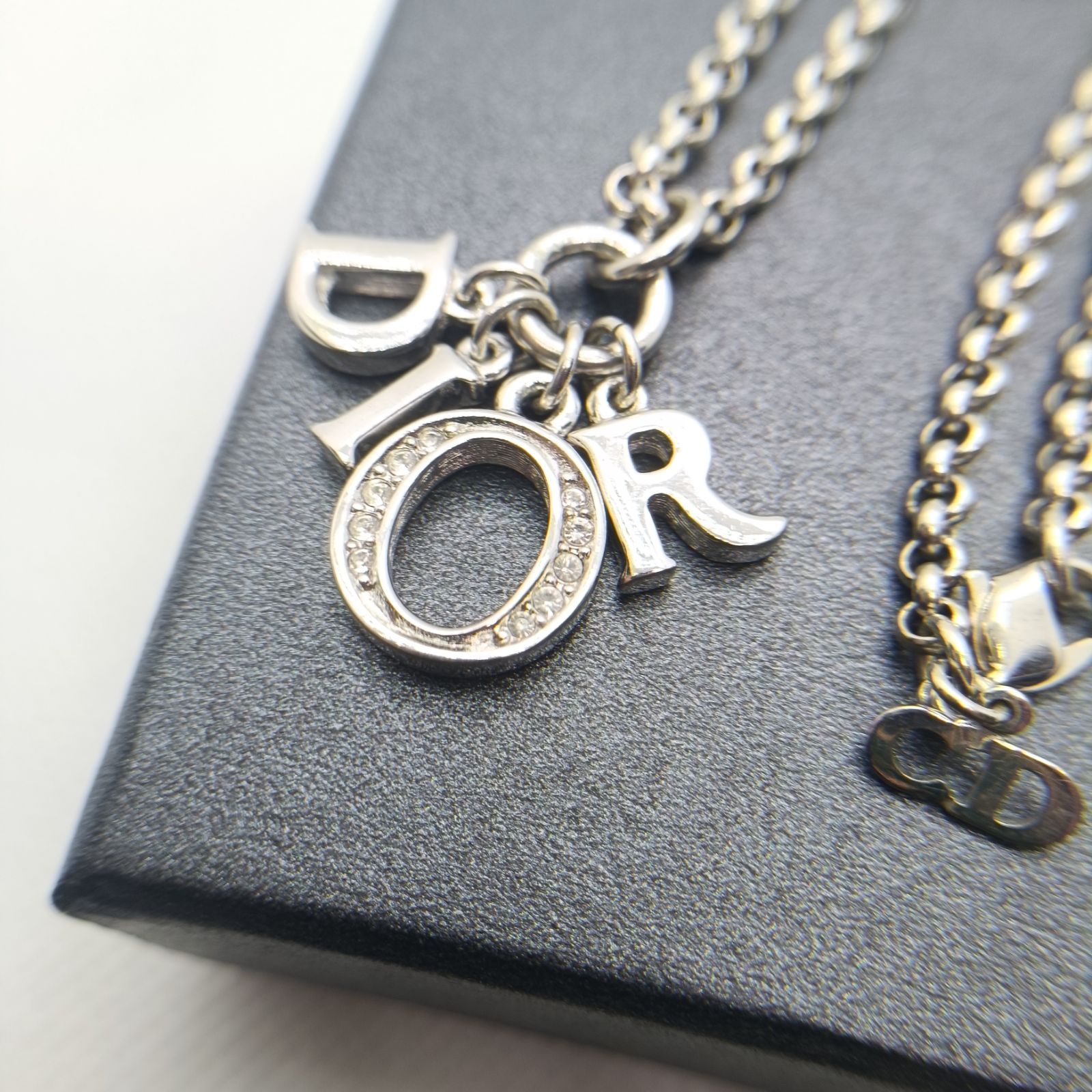 美品✨️　Dior　ネックレス　シルバー　ロゴ　チャーム　ラインストーン　大ぶり　長い　長め　ディオール　Christian