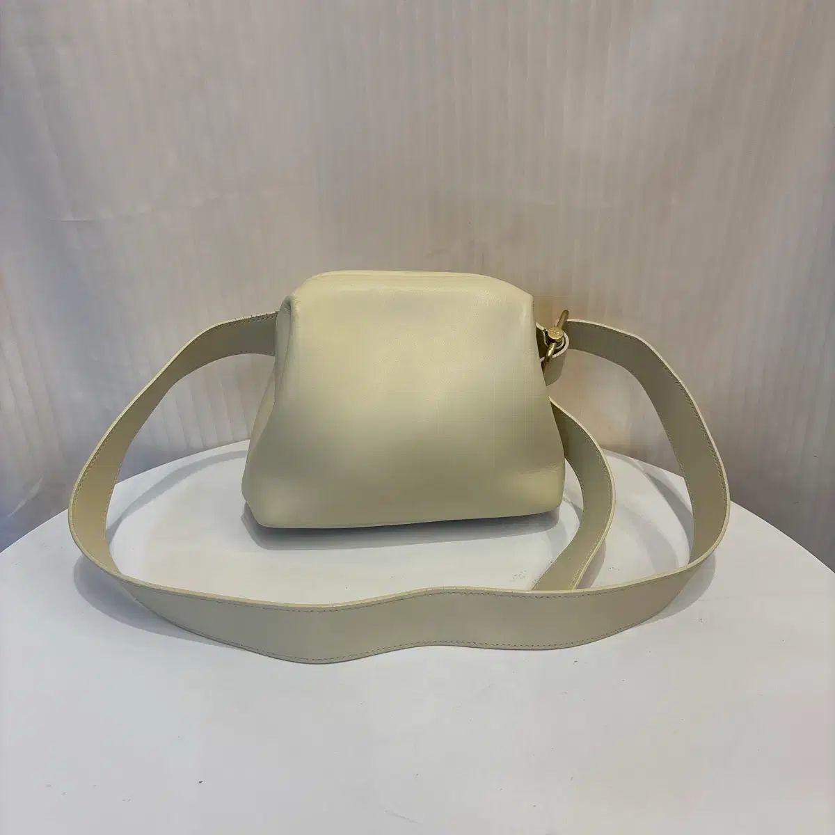正規品 OSOI クリーム ロット クロスバック