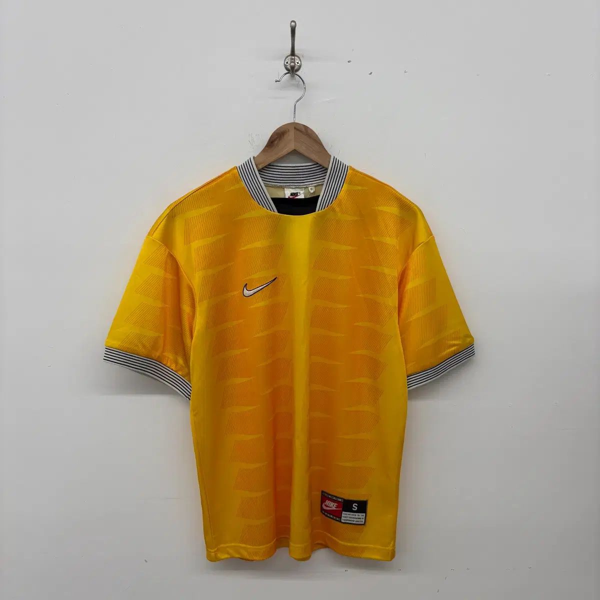 ナイキ スポーティー 黄色 半袖 Tシャツ メンズ M