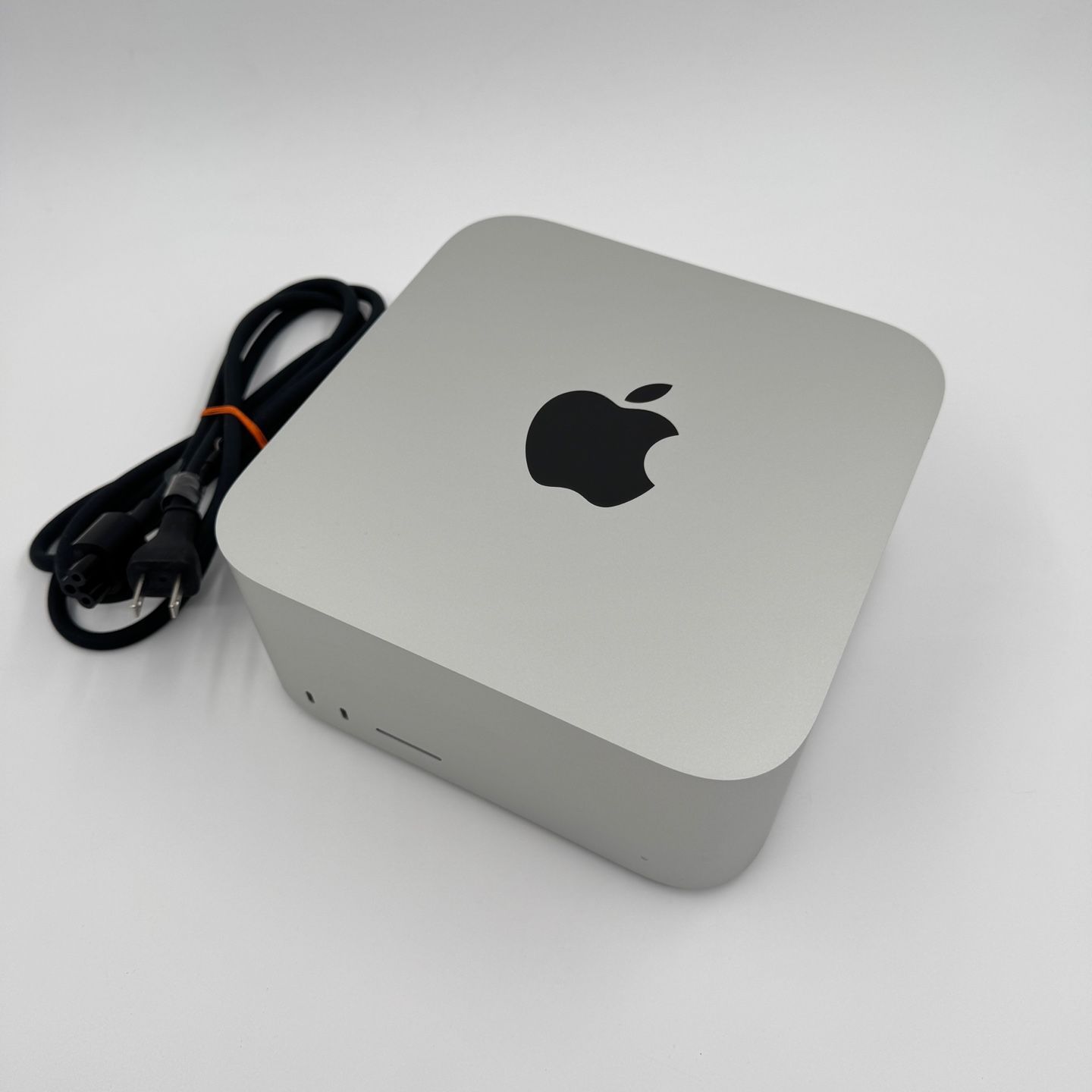 【送料無料】Apple Mac Studio M1 Max(2022, A2615) / 64GB / SSD 4TB / 24コア / Tahoe 26.1 [MC117]