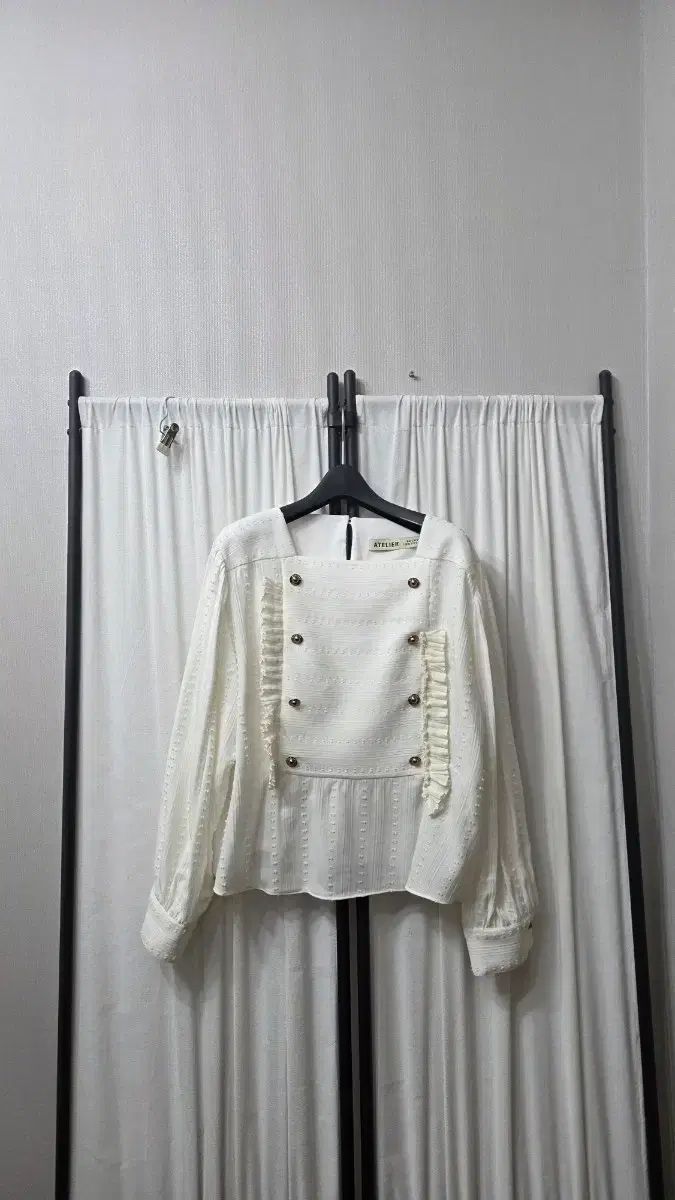 ラッキーシュエトゥ ブラウス