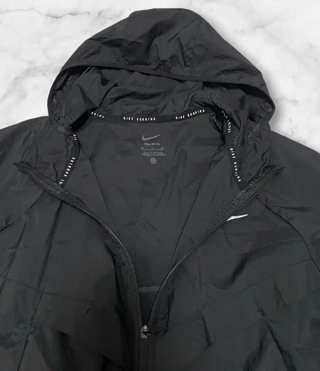 NIKE ナイキ ストライド ブラック ウィンドランナー ウィンドブレーカー ランニング M 95