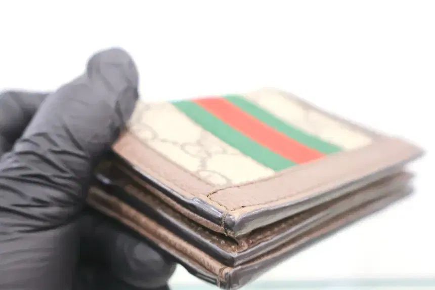 グッチ GG シュプリーム オフィディア 3本線ウェブ チェーン 二つ折り財布 クロスバック 625711