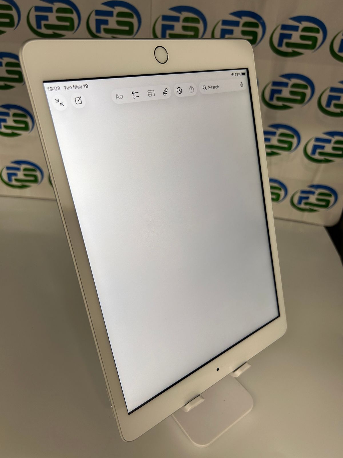 iPad第8世代 128GB シルバー 訳あり- メルカリ