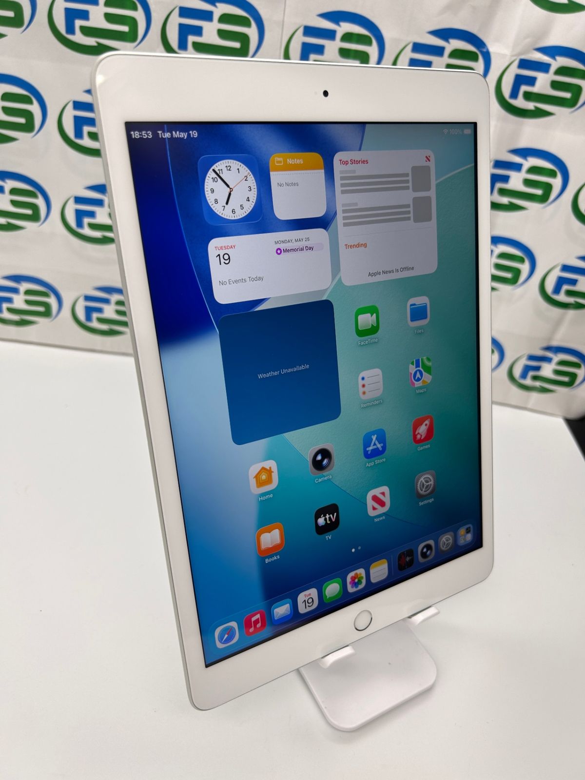 iPad第8世代 128GB シルバー 訳あり- メルカリ