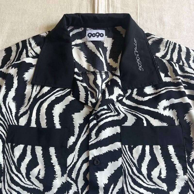 希少　完売品　9090　ナインティナインティ　m/o　ミオ　コラボレーション　Zebra Shirts　しまうま　アニマル柄　オープンカラー　開襟ポリシャツ　半袖　襟ロゴ刺繍　M　ブラック　みきおだ　みっき〜　おだけい　yutori　ストリート　個性派