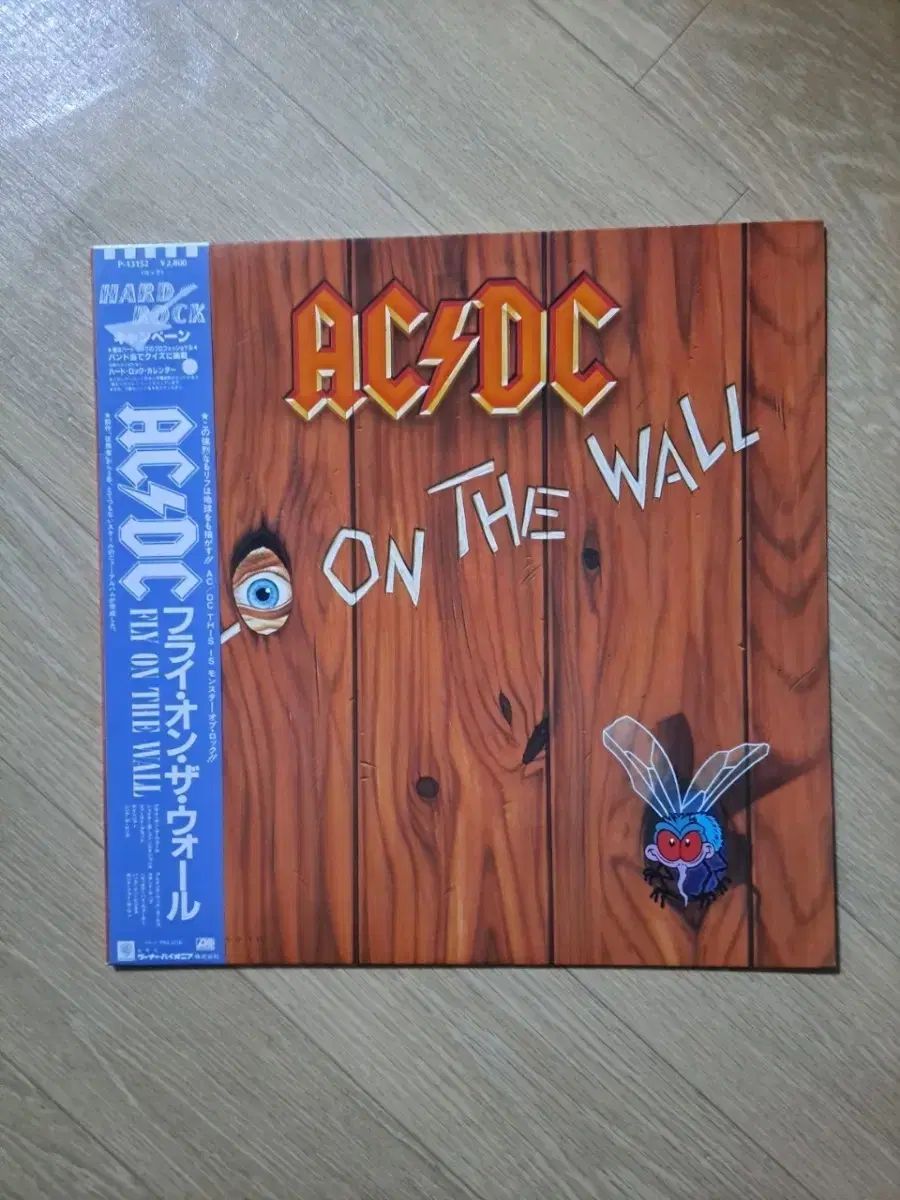AC ／ DCFLY ON THE WALL 18,305円