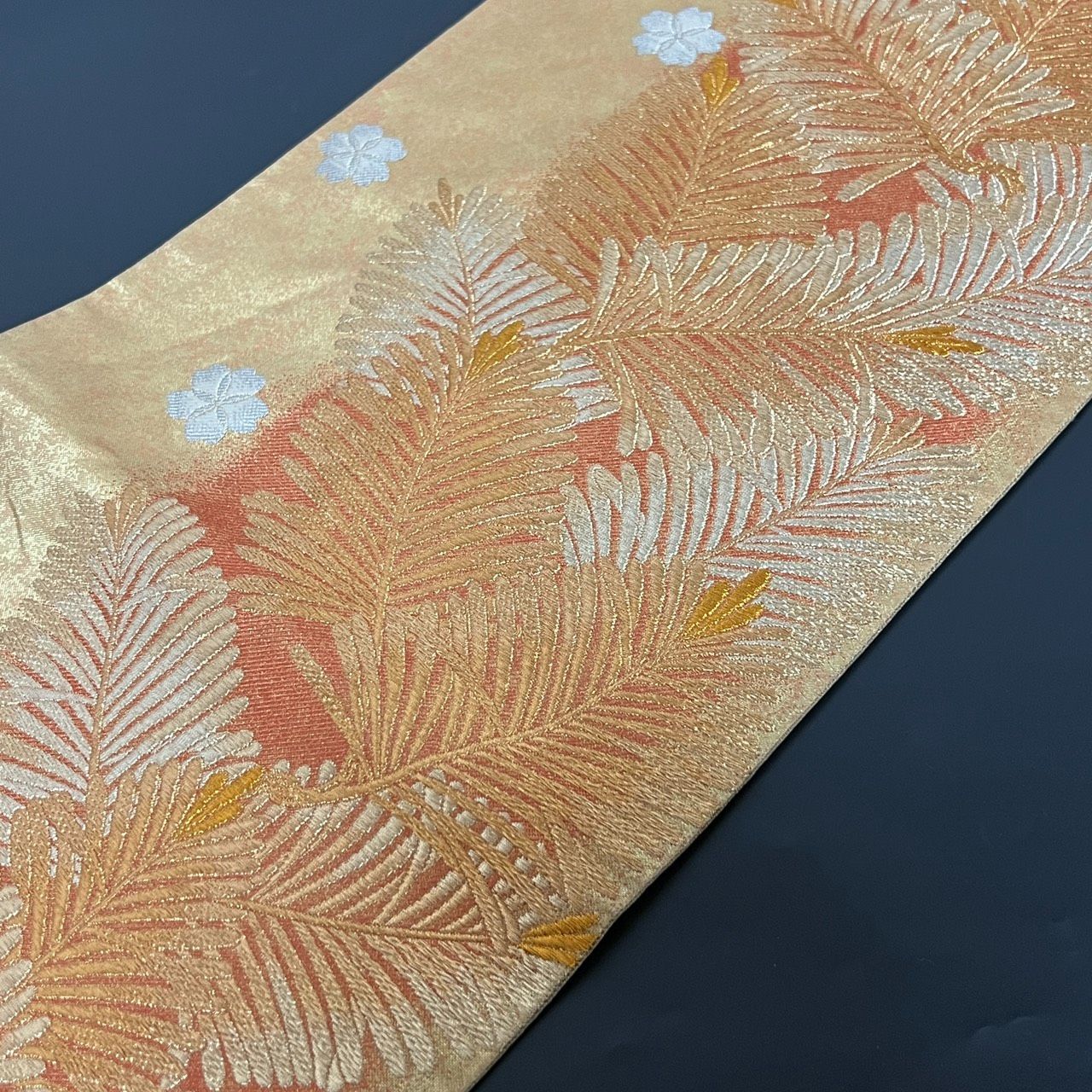 K052 美品 袋帯 六通 西陣織 羊歯文様 桜 金箔 金糸 銀糸 フォーマル