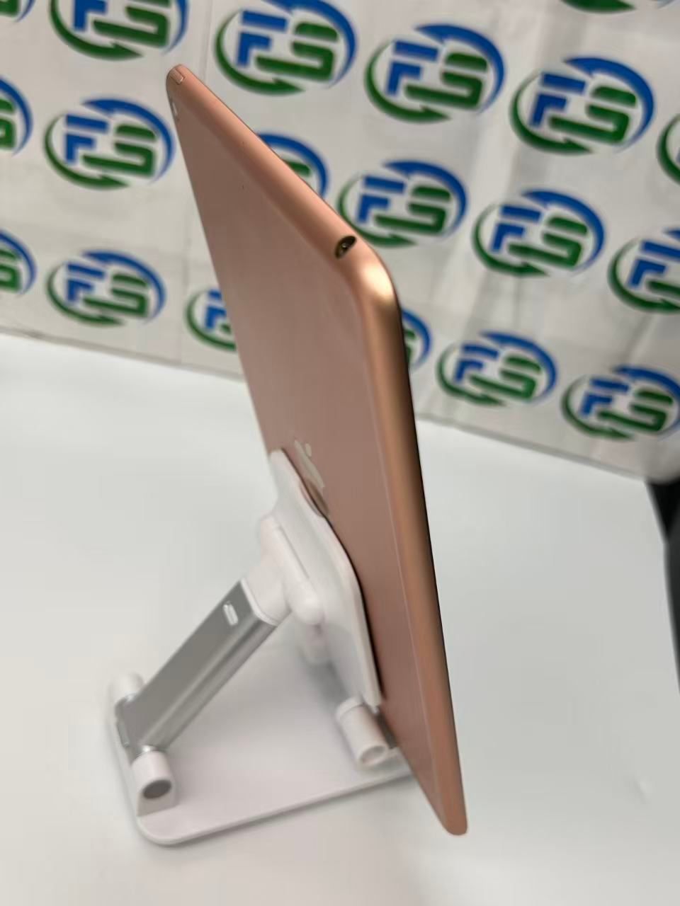 iPad mini 5 64GB ゴールド 訳あり ヤケ小 - メルカリ