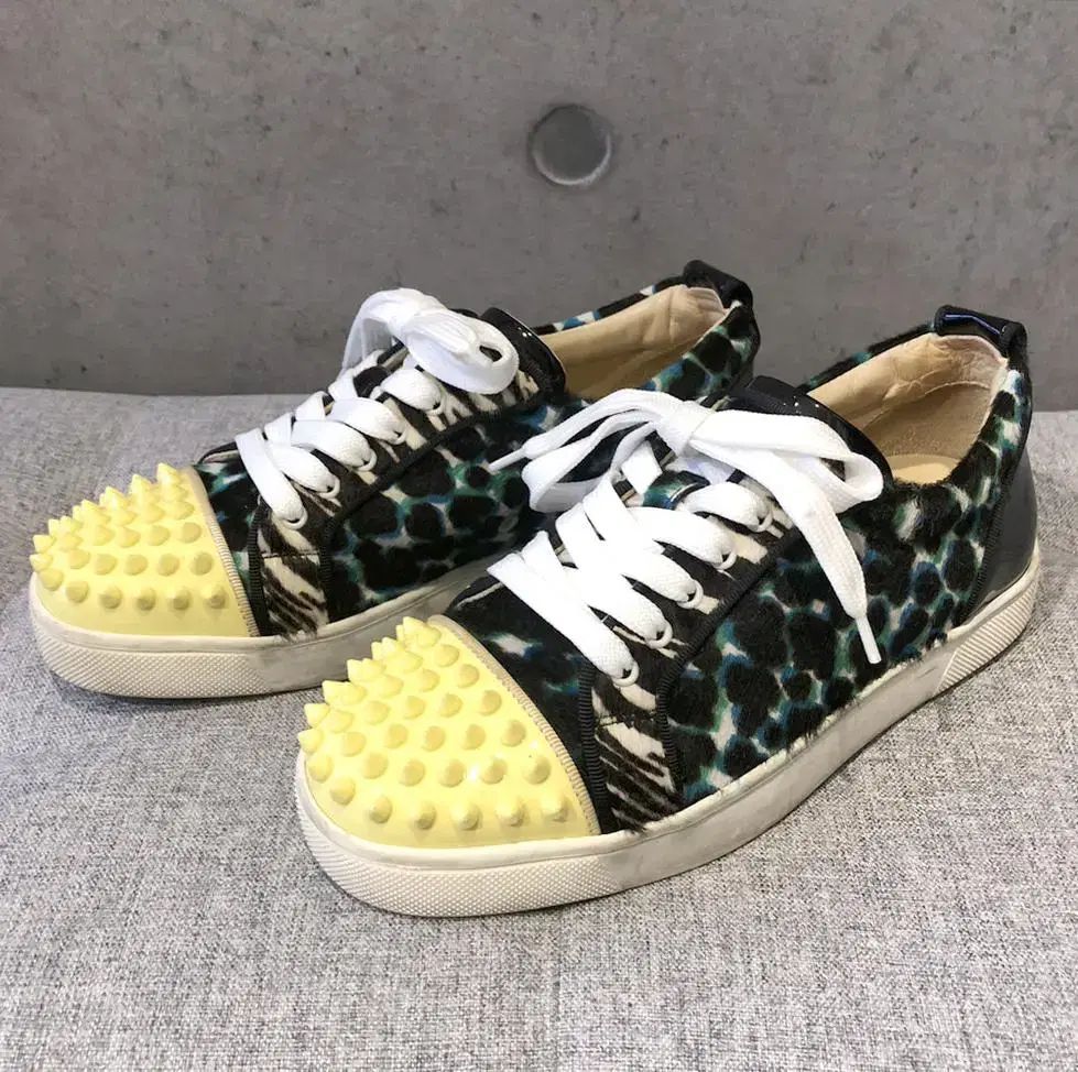 #35 Christian Louboutin(クリスチャンルブタン) カーフレザー ヒョウ柄 レオパード レディース スパイク スニーカー -C021314