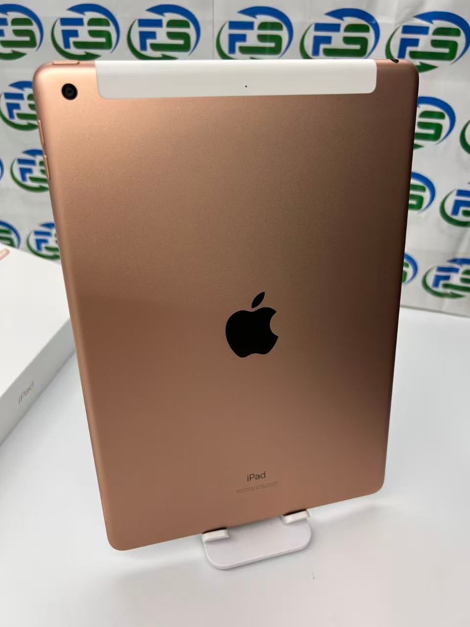 iPad 第8世代 Cellular 32GB ゴールド MYMK2J/A A2429 訳あり ヤケ小 16,125円