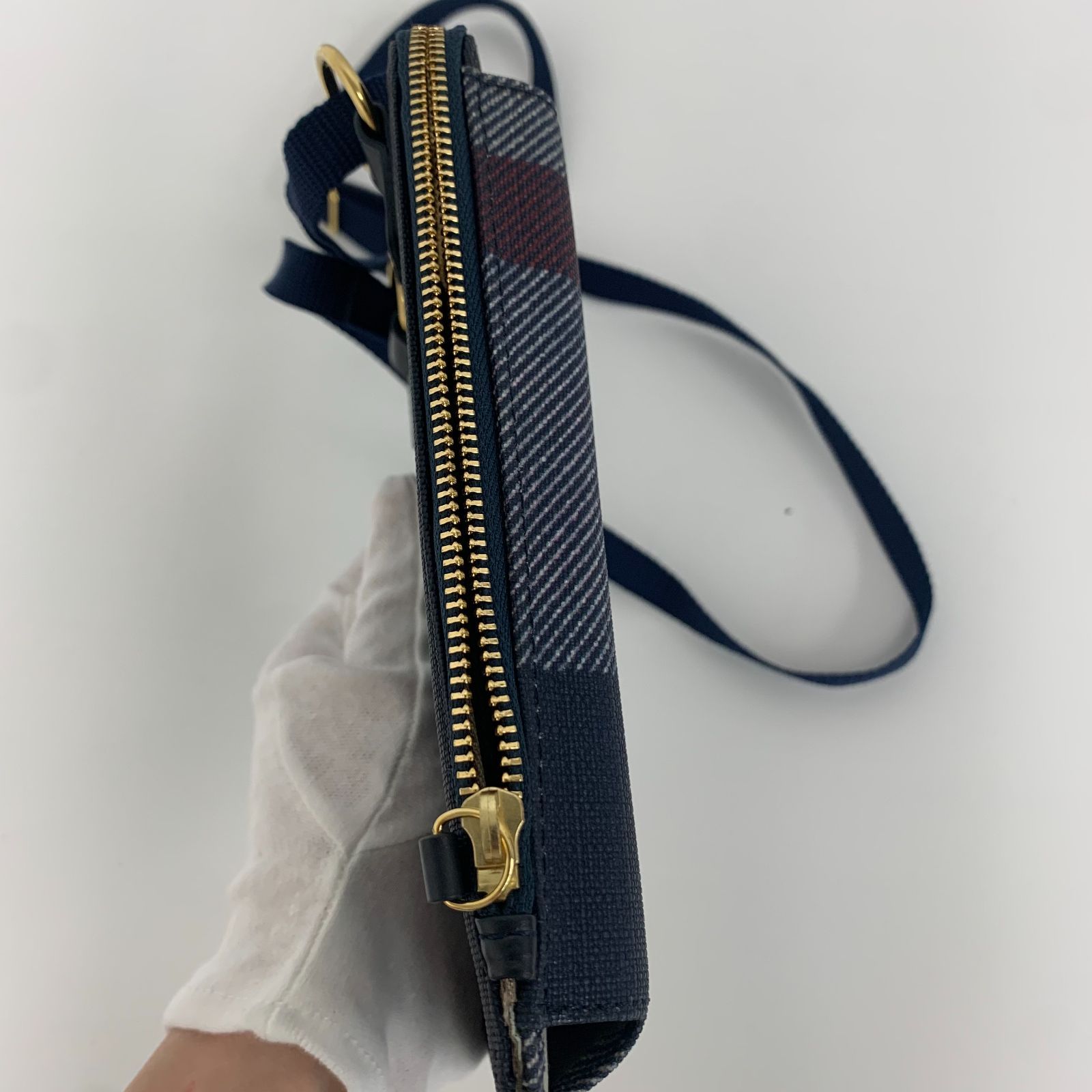 極美品】ブルーレーベルクレストブリッジ スマホショルダー ポシェット 極美品】ブルーレーベルクレストブリッジ スマホショルダー ポシェット