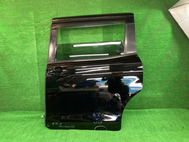 ヴォクシー ZRR85G 左リアドア V 4WD 8人 ニホンイタ M31Q8 67004-28650 202