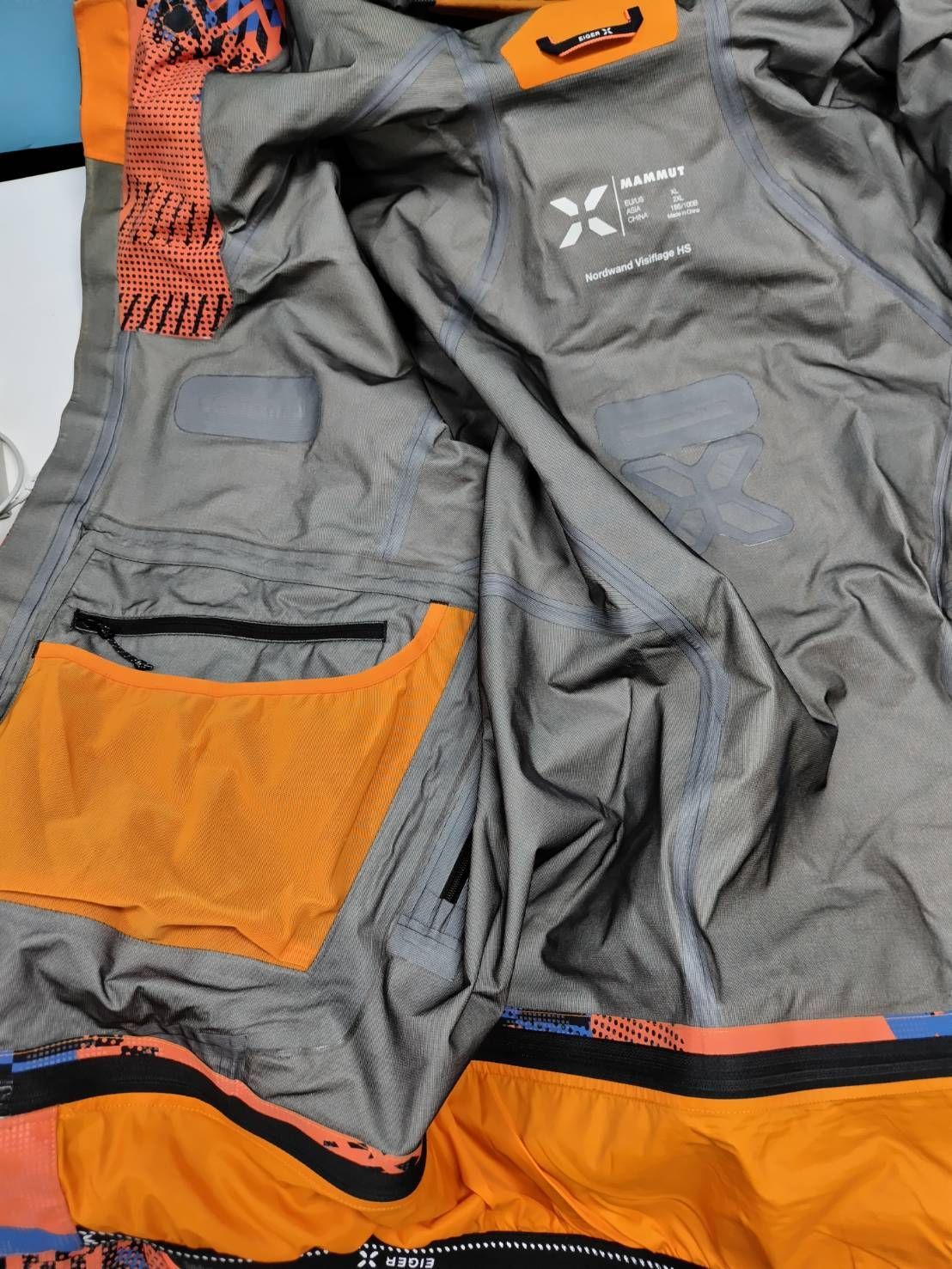 MAMMUT/マムート Nordwand Visiflage HS Hooded ジャケット (2XL 