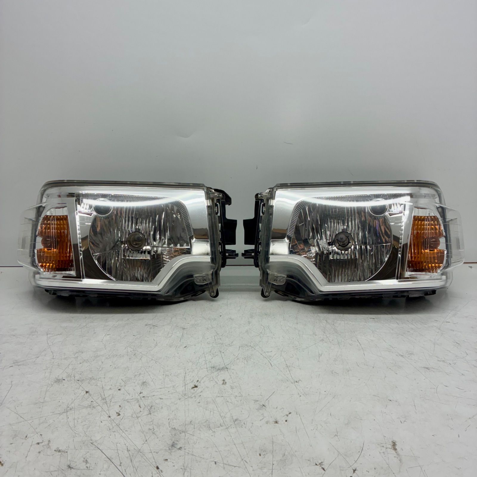 良品【コーティング済】三菱 U61V U62V U71V U72V ミニキャブ ヘッドライト ランプ レンズ 左右セット LR ハロゲン STANLEY W0688 P80596
