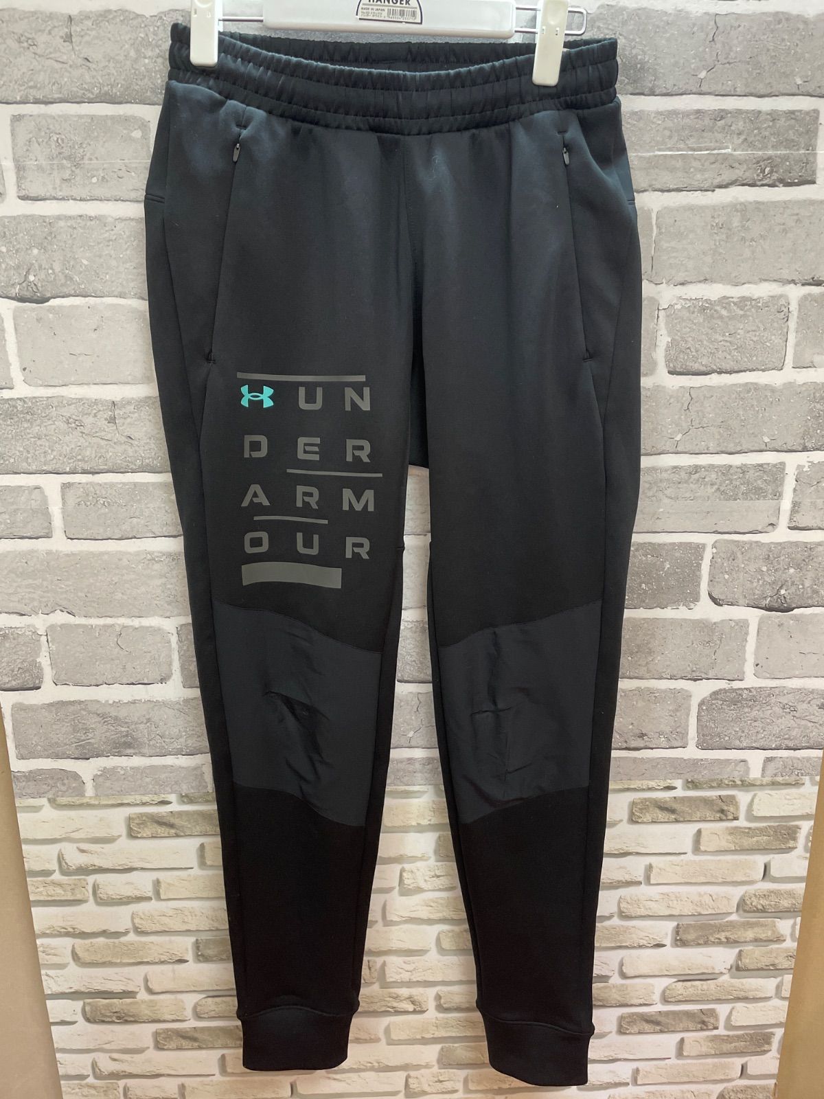 A【A1-33】UNDER ARMOUR サイズMD（M）ジャージ パンツ ブラック-激安 
