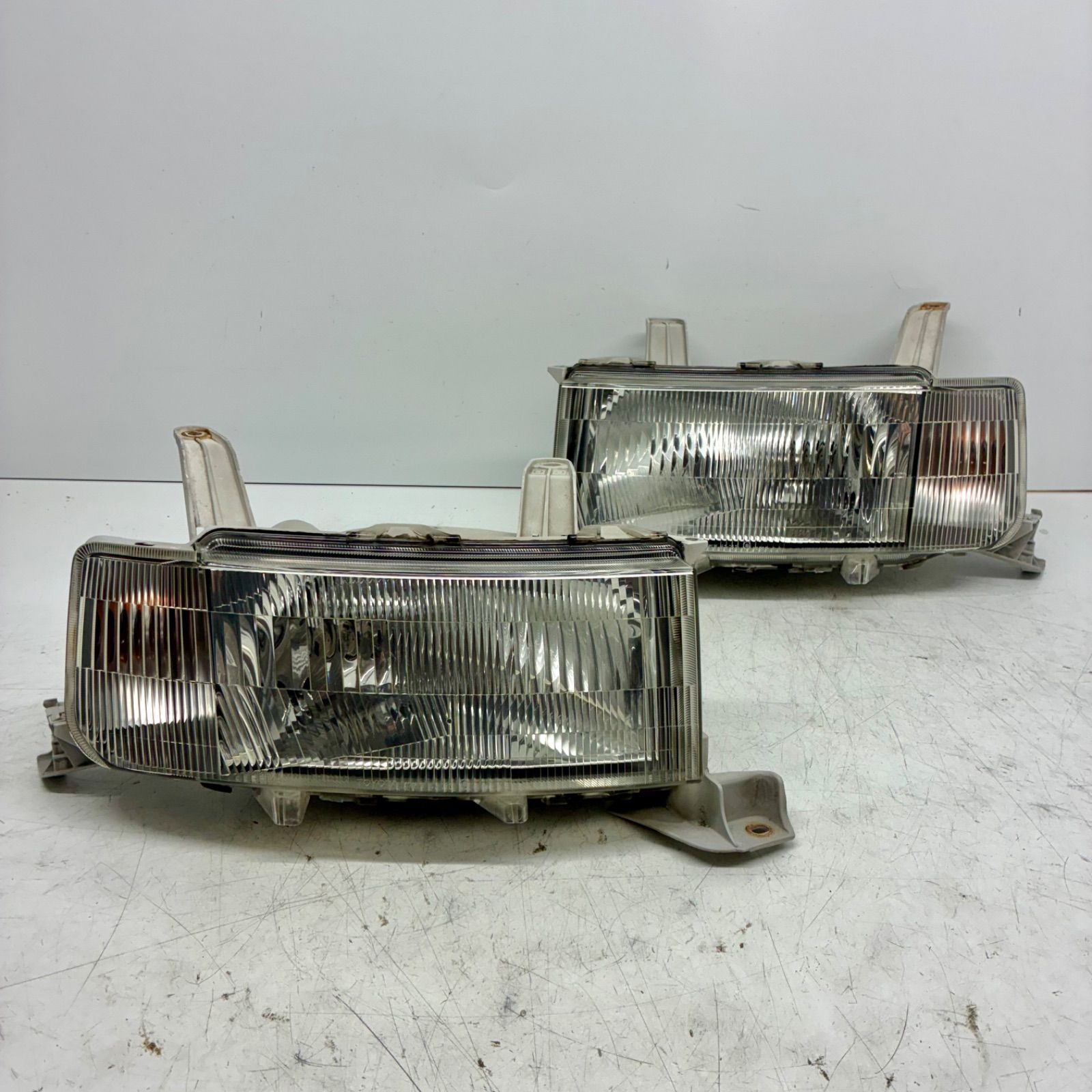 美品【コーティング済】トヨタ NCP30 NCP35 30系 bB 前期 ヘッドライト ランプ レンズ 左右セット LR ハロゲン レベ無 koito 52-032 P80597