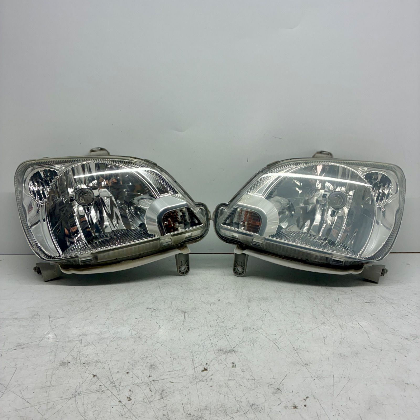 良品【コーティング済】L250S L250V L260S L260V ミラ ヘッドライト ランプ レンズ 左右セット LR ハロゲン レベ無 koito 100-51731 P80598