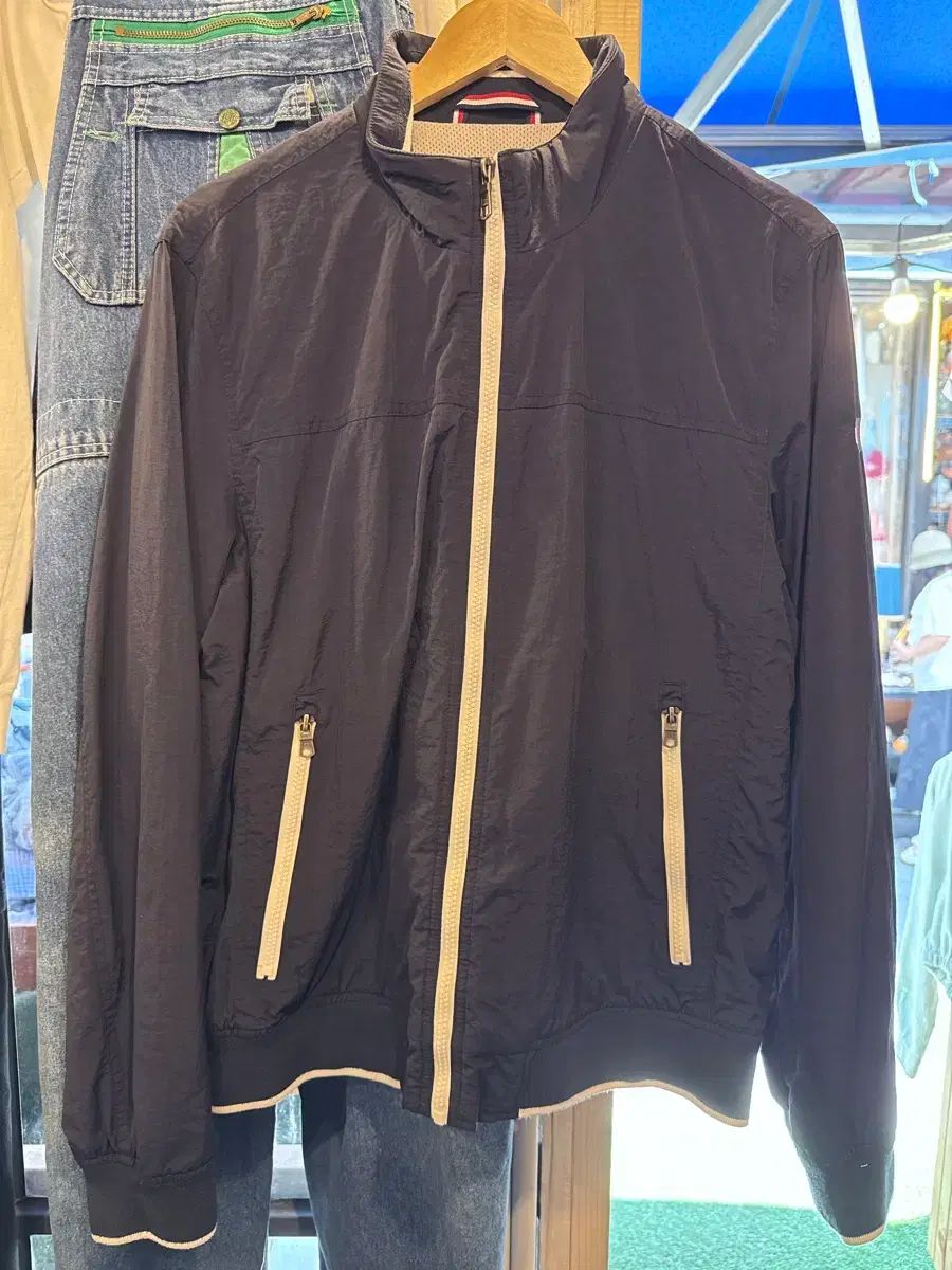 Tommy Hilfiger トミーヒルフィガー ネイビー ウィンドブレーカー