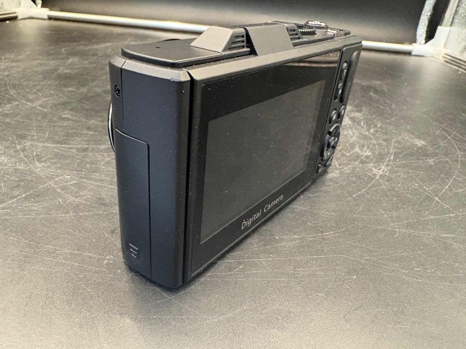 Wi-Fi対応・自撮りOK】5K ULTRA HD デジタルカメラ チルト液晶搭載