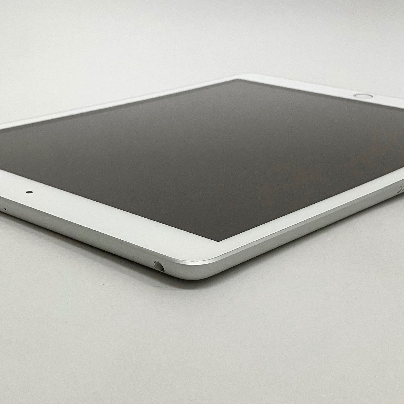iPad第7世代 32GB シルバー Wi-Fi DMPCNBXKMF3N - メルカリ