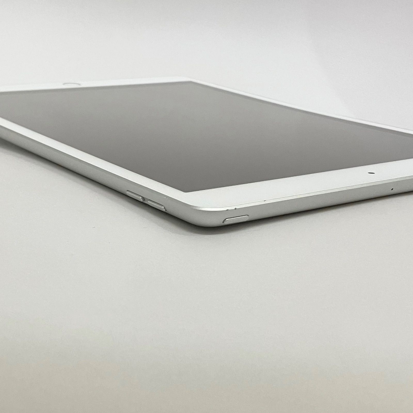 iPad第7世代 32GB シルバー Wi-Fi DMPCNBXKMF3N - メルカリ