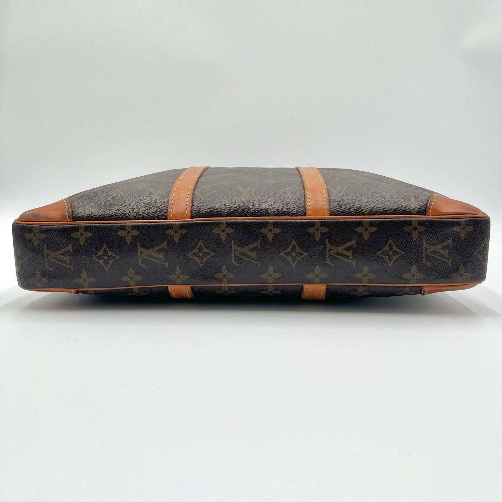 LOUIS VUITTON ルイヴィトン ポルトドキュマンヴォワヤージュ メンズ