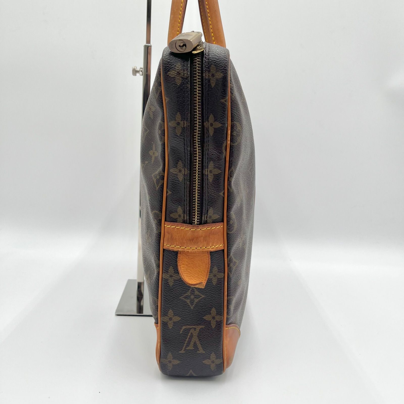 LOUIS VUITTON ルイヴィトン ポルトドキュマンヴォワヤージュ メンズ