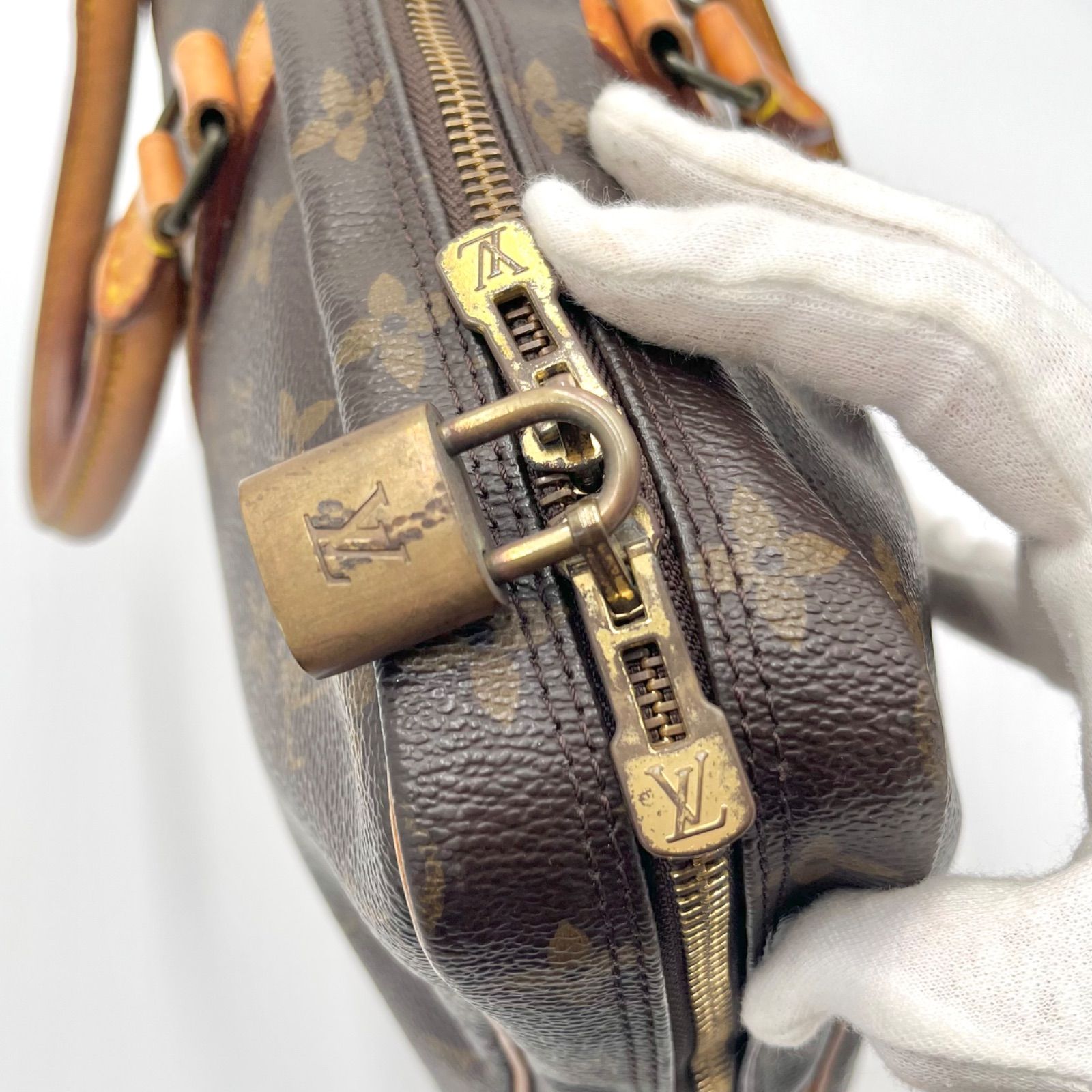 LOUIS VUITTON ルイヴィトン ポルトドキュマンヴォワヤージュ メンズ
