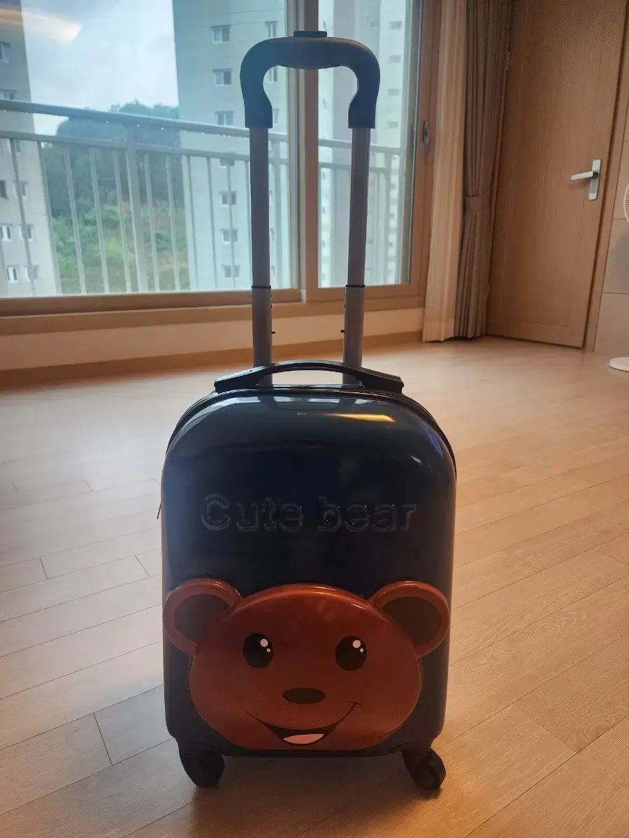 ユア(YOOA) 小型 キャリーケース (ほぼ新品)