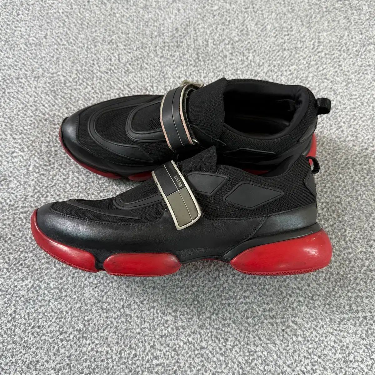PRADA スニーカー サイズ8 260-265