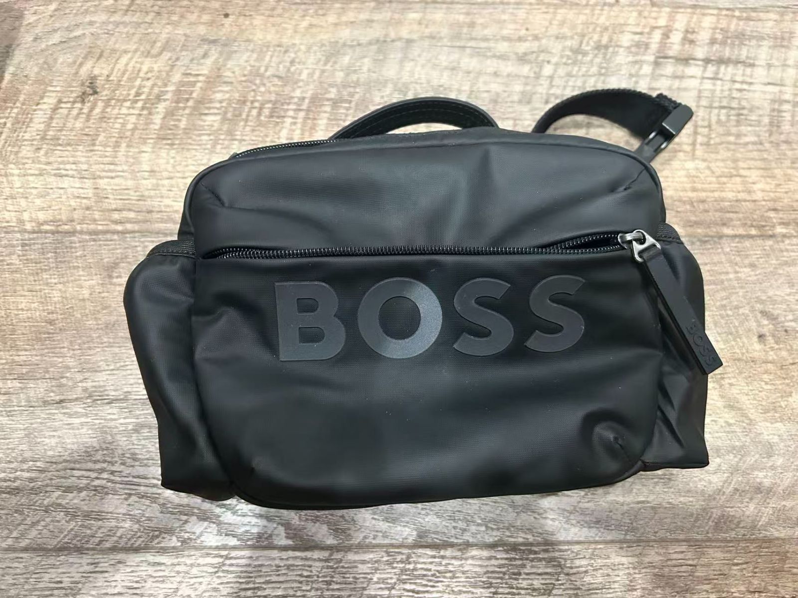 中古美品正規品　HUGO BOSS　ショルダーバッグ