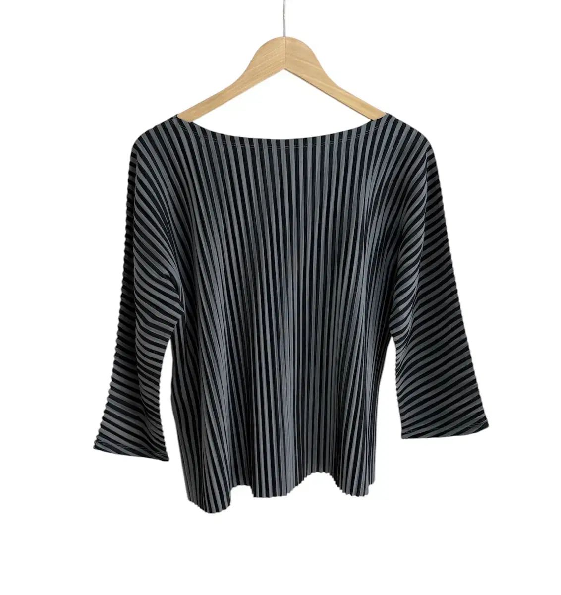ISSEY MIYAKE PLEATS PLEASE ドルマンスリーブ 27,210円