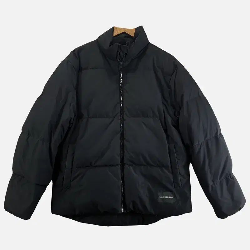 Calvin Klein カルバン・クライン ブラック ダウン 100 N0132