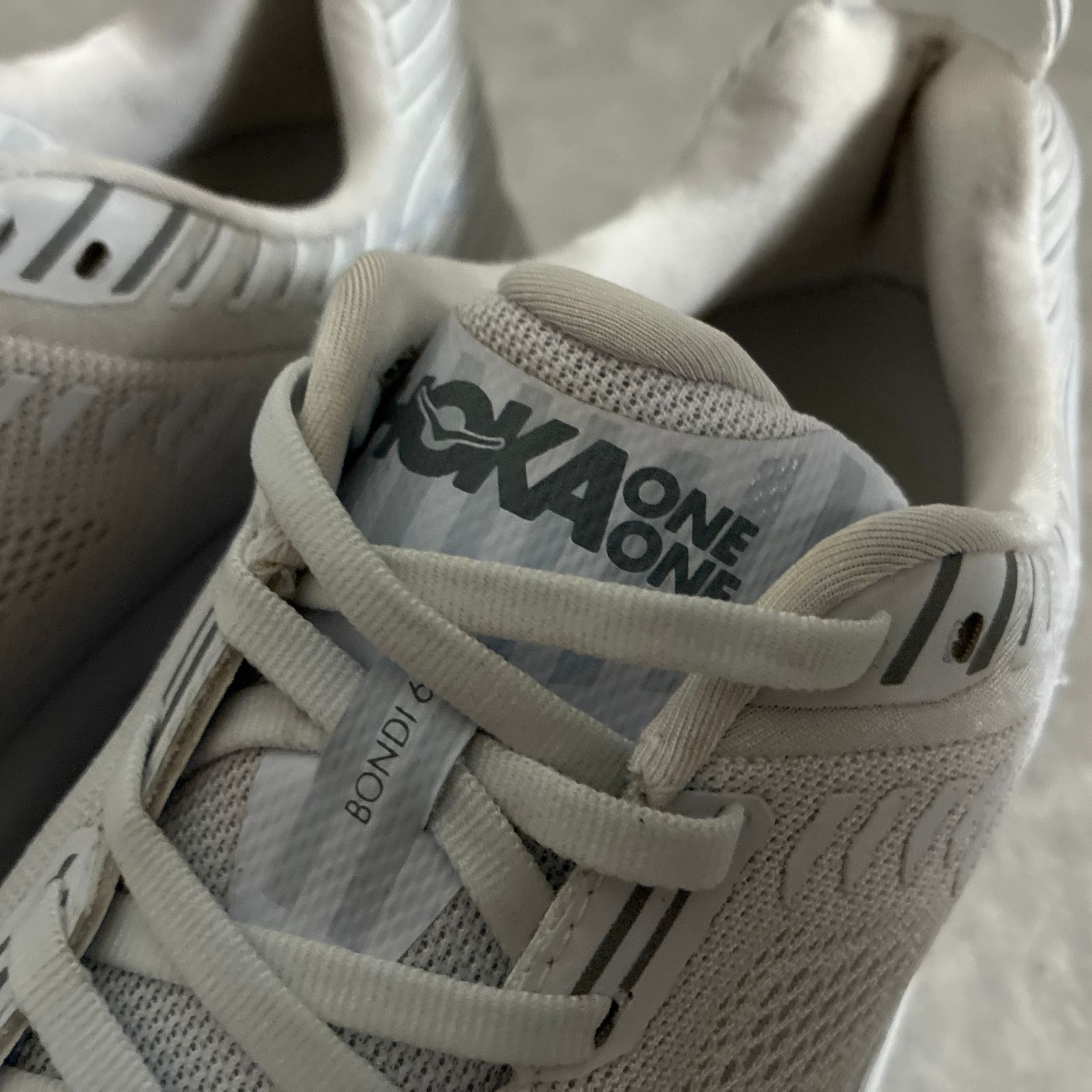 定価2.3万 HOKA ONE ONE BONDI 6 スニーカー シューズ グレー 