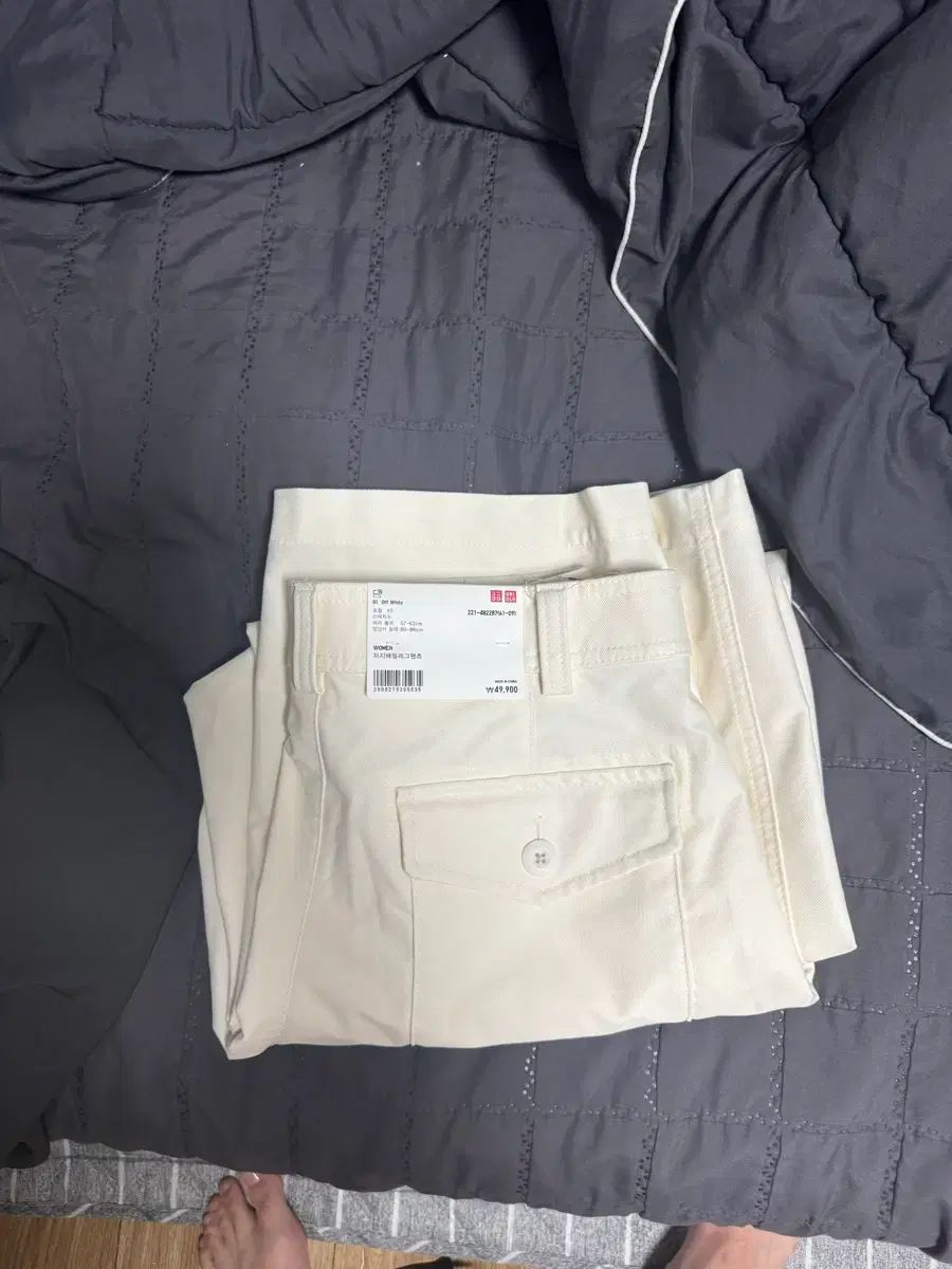 ユニクロ ジャージ BARREL(バレル) レグ パンツ Off White