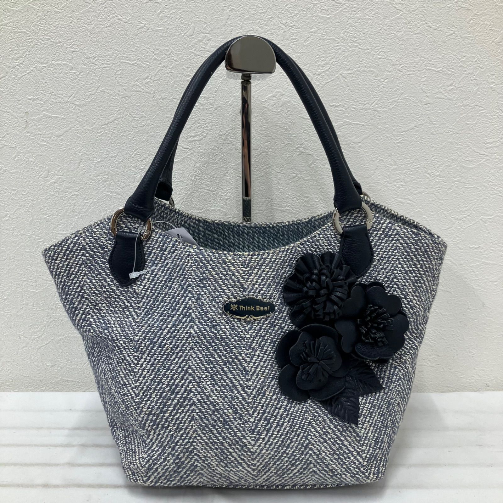 Y2761　Think Bee!　シンクビー！　トートバッグ　 ネイビーロゼッタ　ブルー系　青　花　 フラワーモチーフ　ヘリンボーン　レザー　 ゴブラン織り　レディース