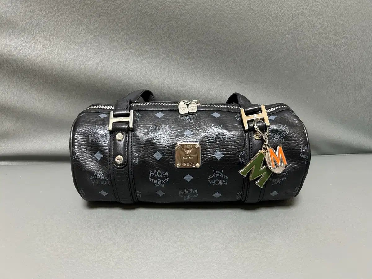 MCM ブラックビセトス 円筒型 ショルダーバッグ 12,334円