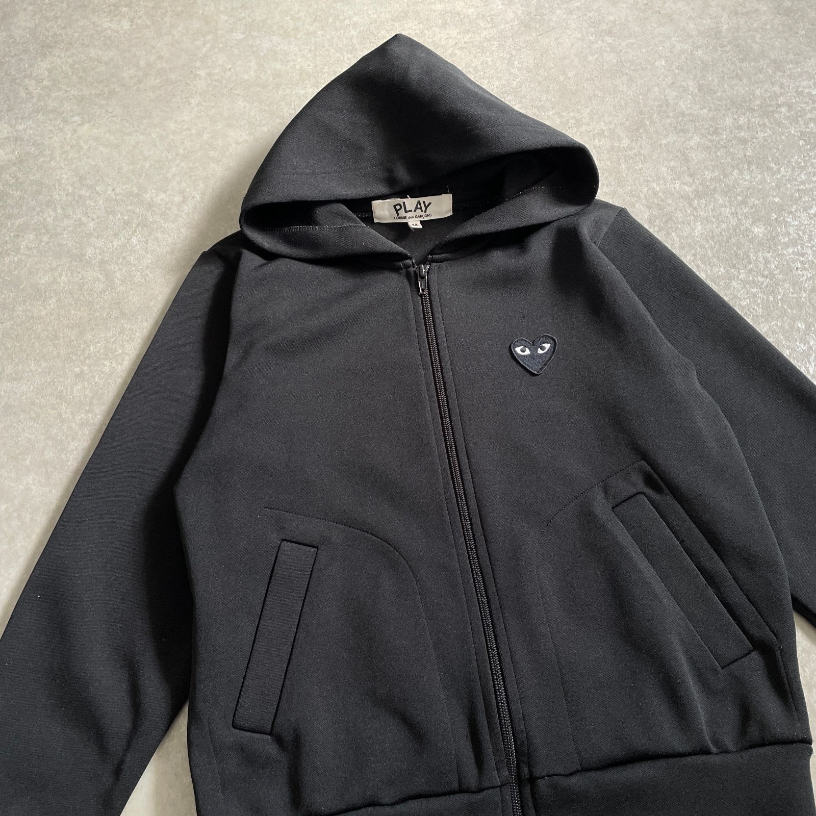PLAY COMME des GARCONS ブラックハート ジップパーカー プレイ