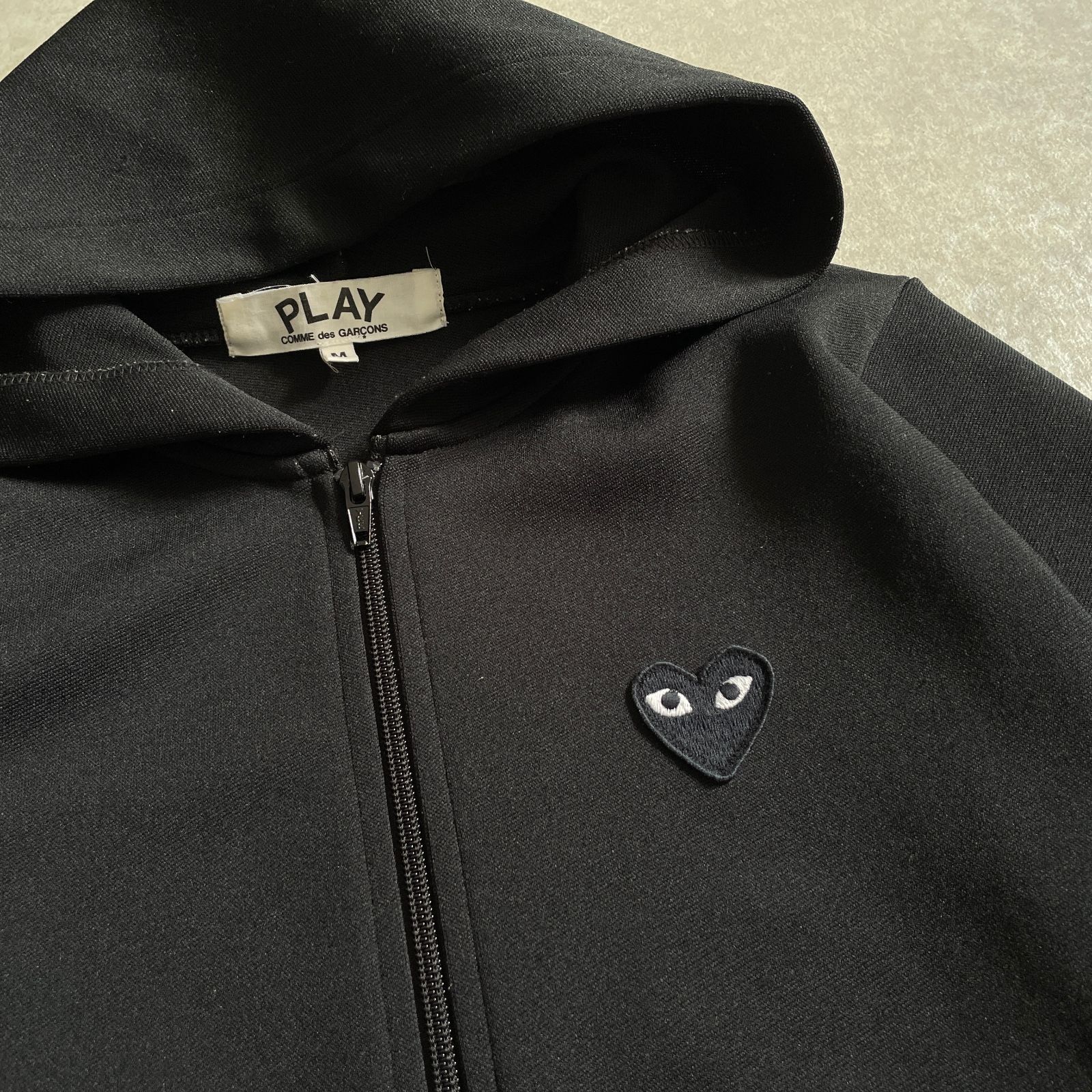 PLAY COMME des GARCONS ブラックハート ジップパーカー プレイ