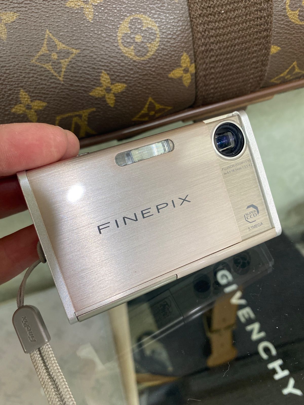 富士フィルム FUJIFILM Fine pix Z2 デジタルカメラ ジャンク扱いで