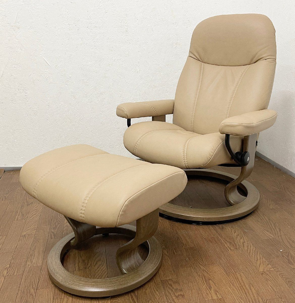 ▼2025年製造 新品同様 エコーネス ストレスレス ソファ オットマン 1人掛けリクライニングチェア 北欧 コンサルS 本革 （貝1562）