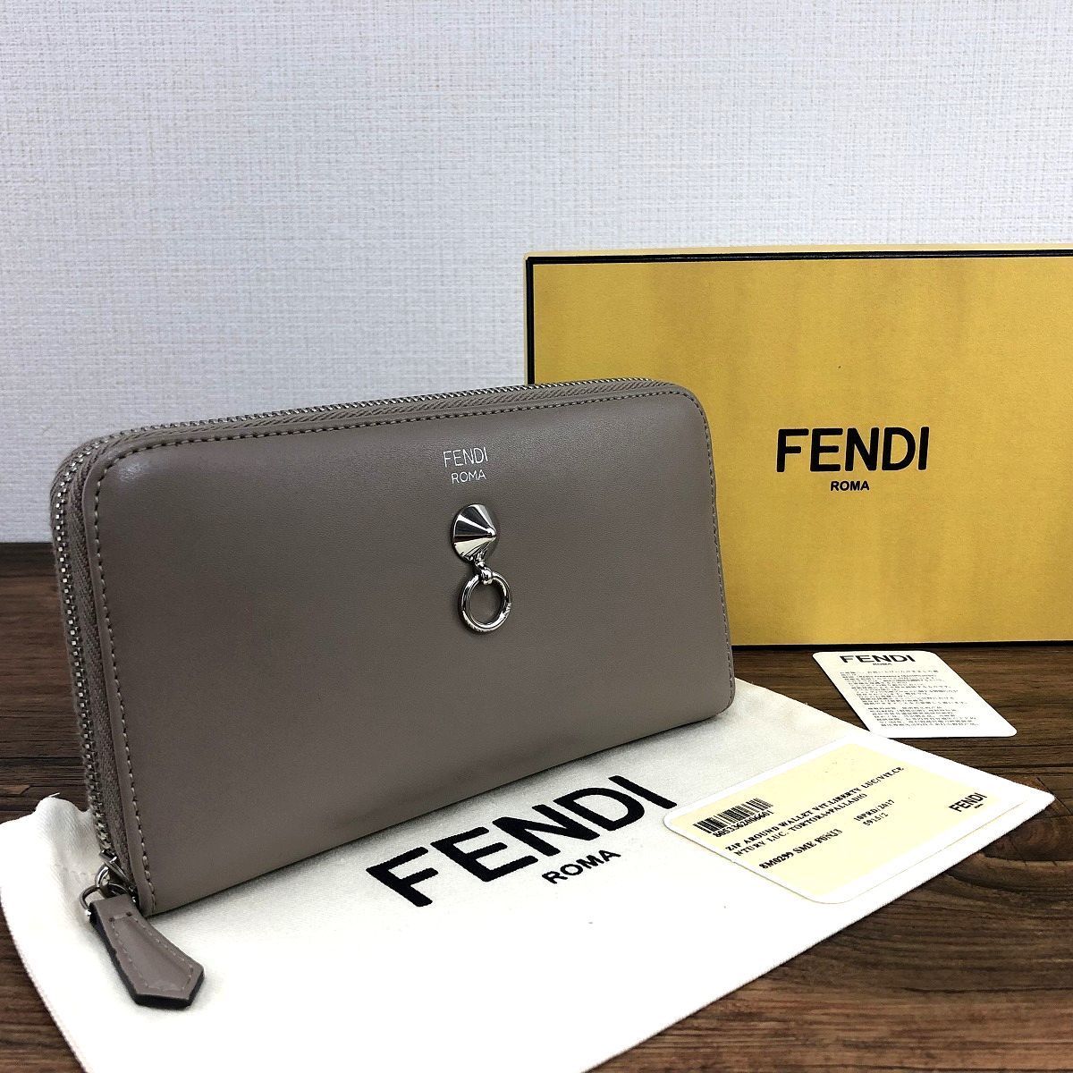 327 送料込み！ 極美品 FENDI ジップウォレット 8M0299 バイザウェイ グレージュ 箱付き
