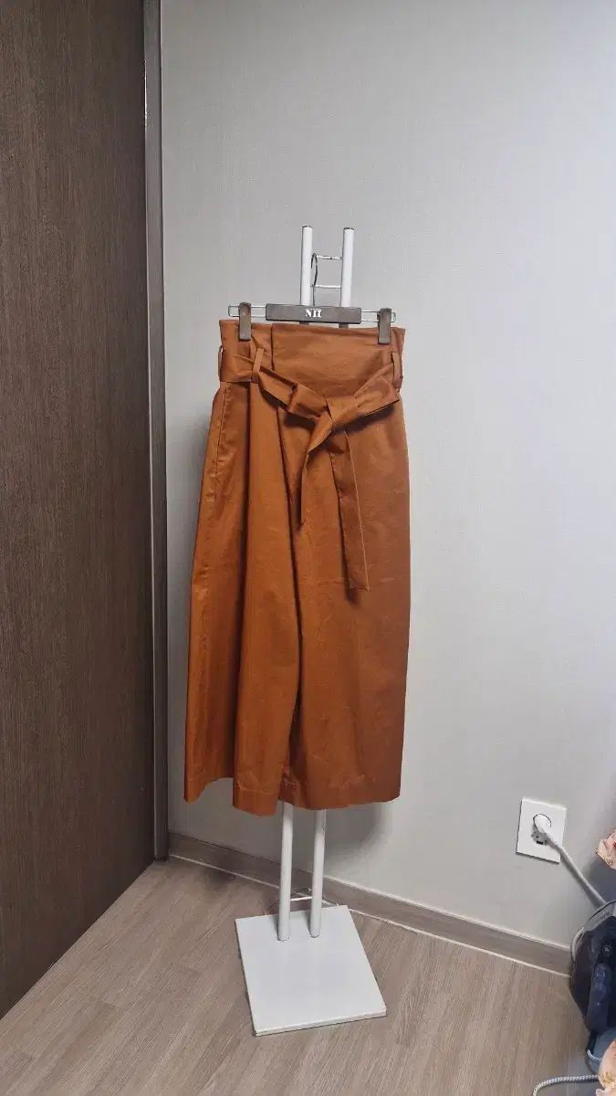 COSコス(36)( 165/68A)コットンストレッチ効きキュロットロングパンツ
