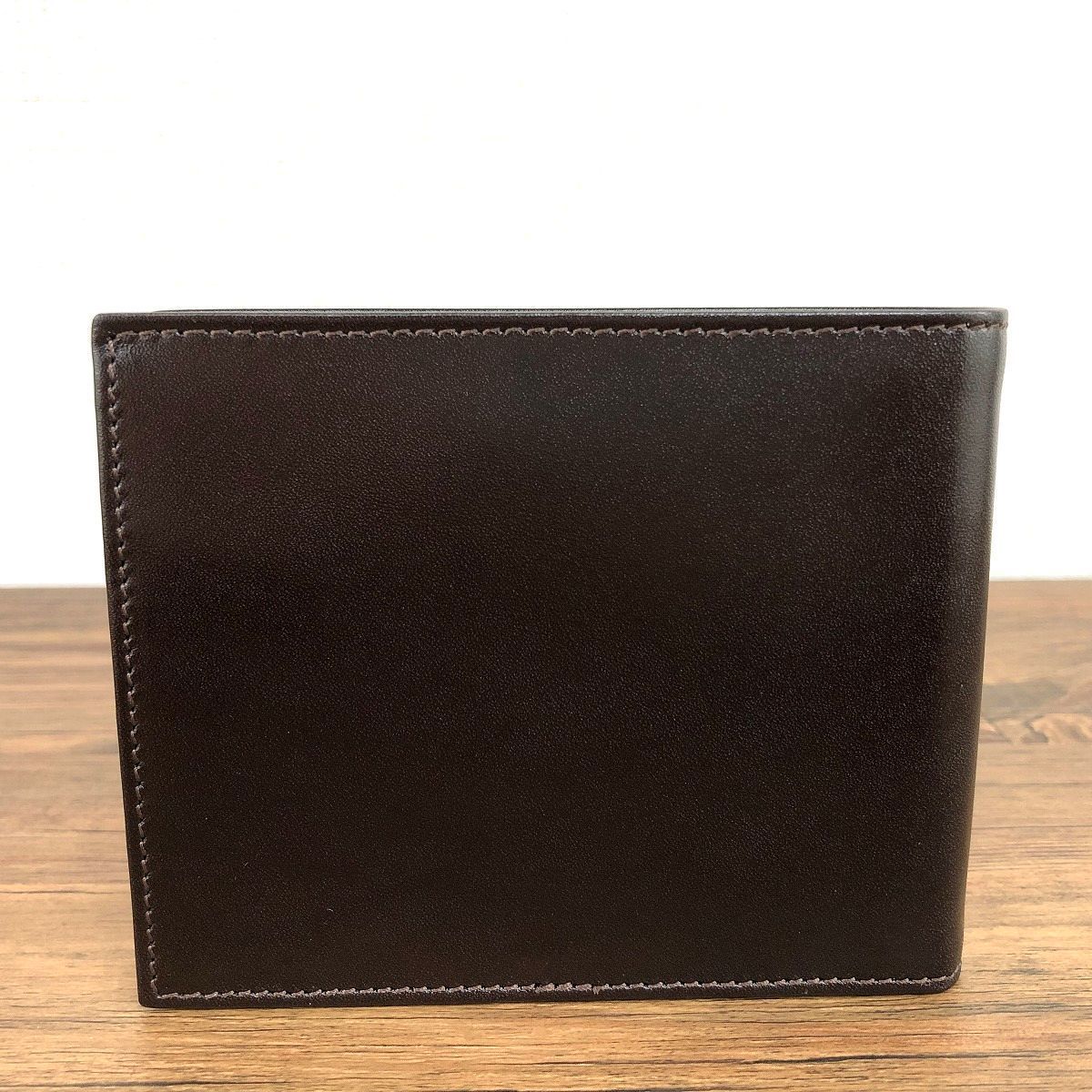 435 送料込み！ 未使用品 FENDI 二つ折り財布 31011 ダークブラウン