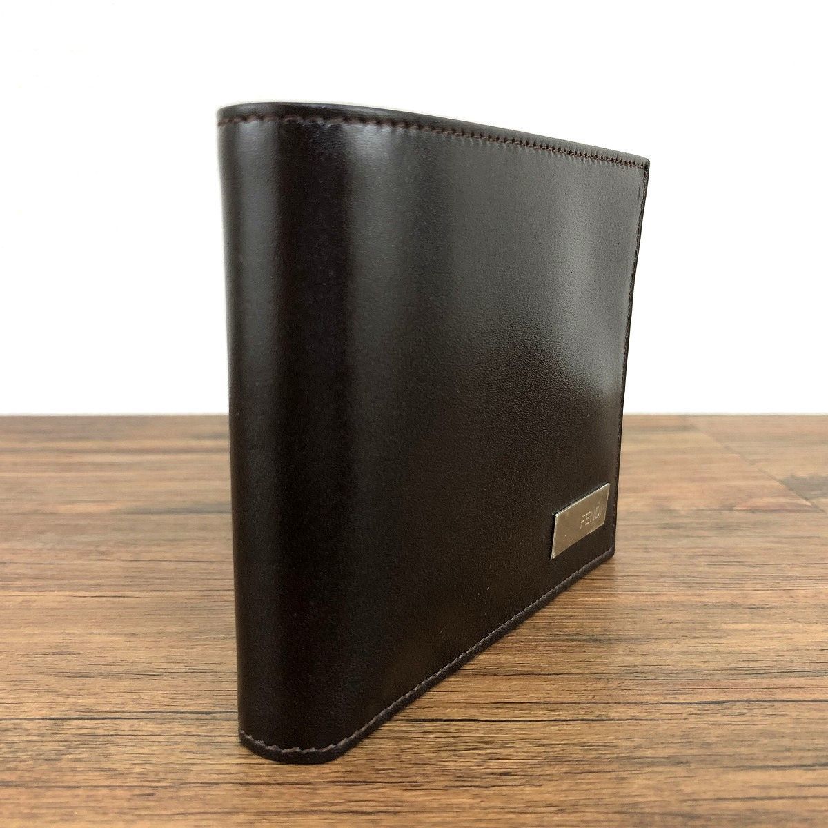 435 送料込み！ 未使用品 FENDI 二つ折り財布 31011 ダークブラウン