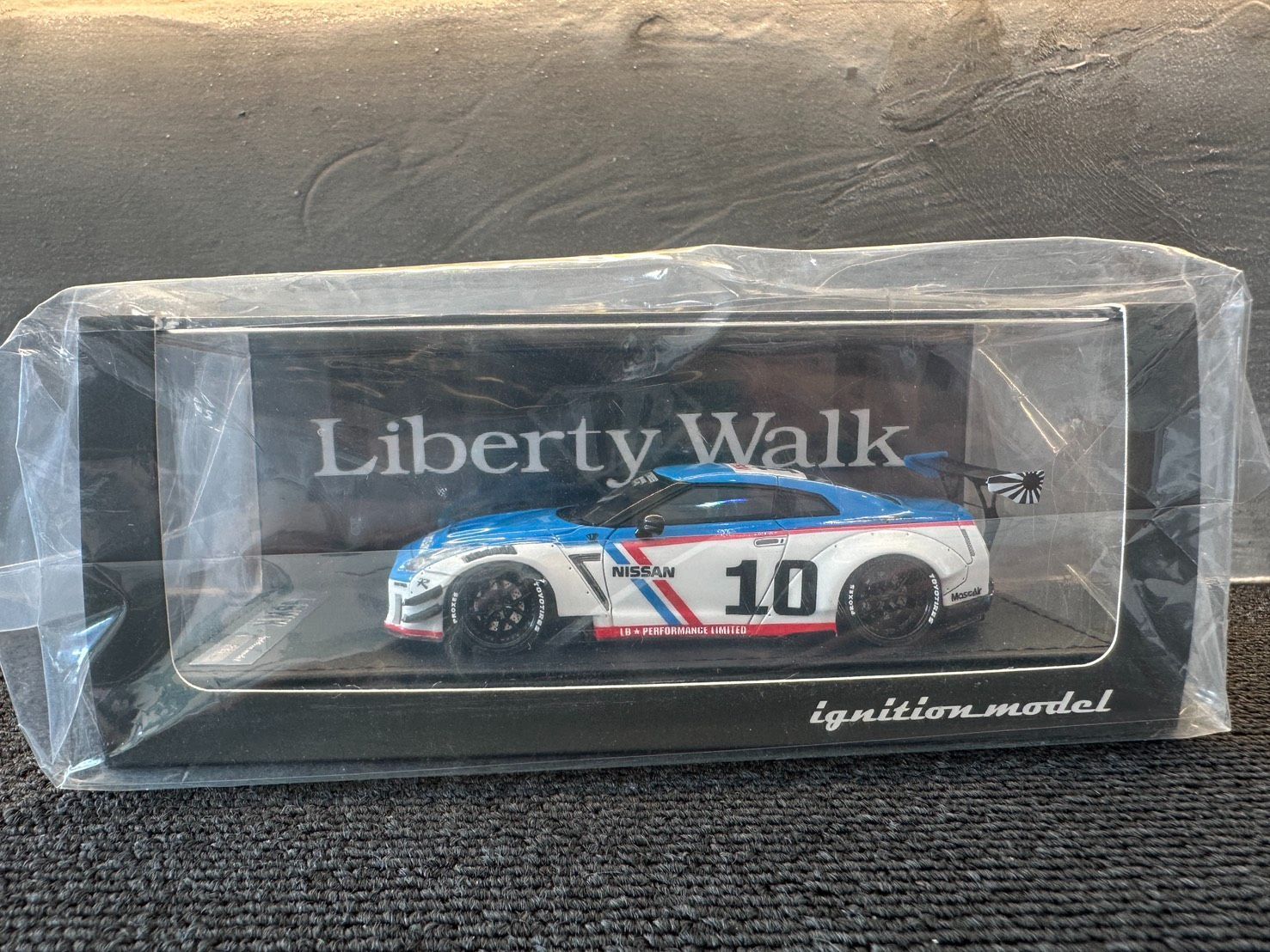 【LIBERTY WALK】ignition-model LB-WORKS Nissan GT-R R35 Type 2 White/Blue