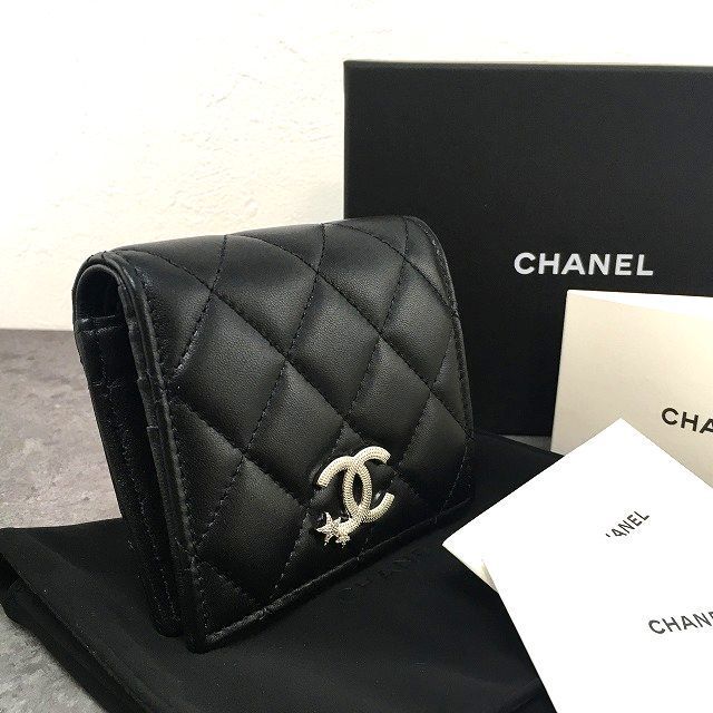 505 送料込み！ 未使用品 CHANEL マトラッセ コンパクトウォレット スターココマーク 箱付き