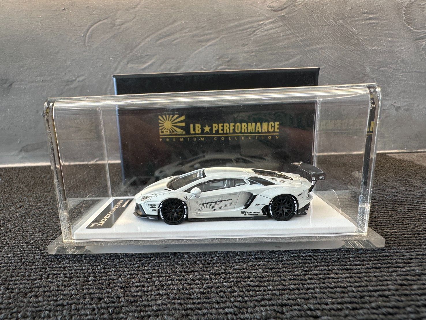 【LIBERTY WALK】LB-WORKS Aventador LP700 White 1/64
