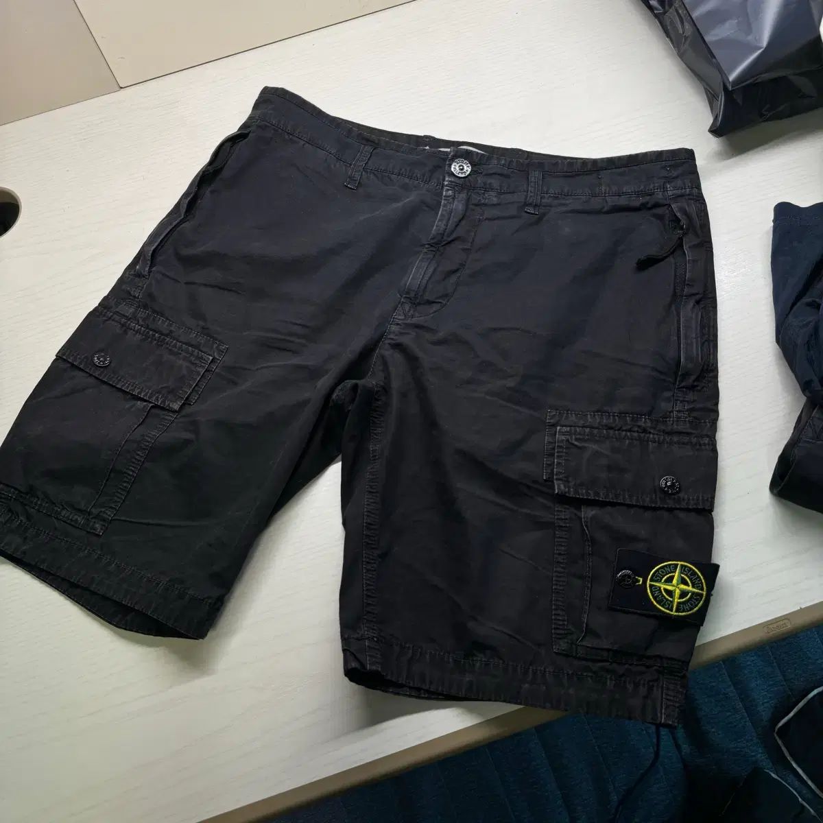 22ss STONE ISLAND ストーンアイランド カーゴ ハーフパンツ 28,156円